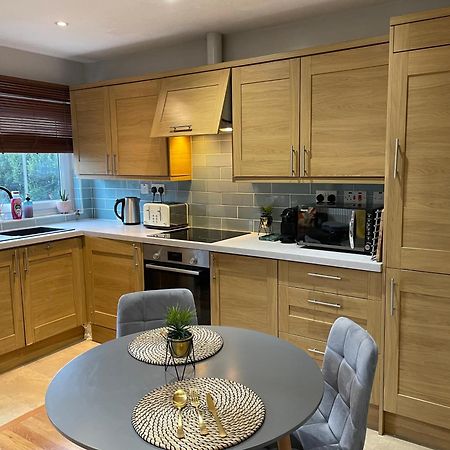 2 Bedroom Apartment Chiswick Park Tube Station London Eksteriør billede