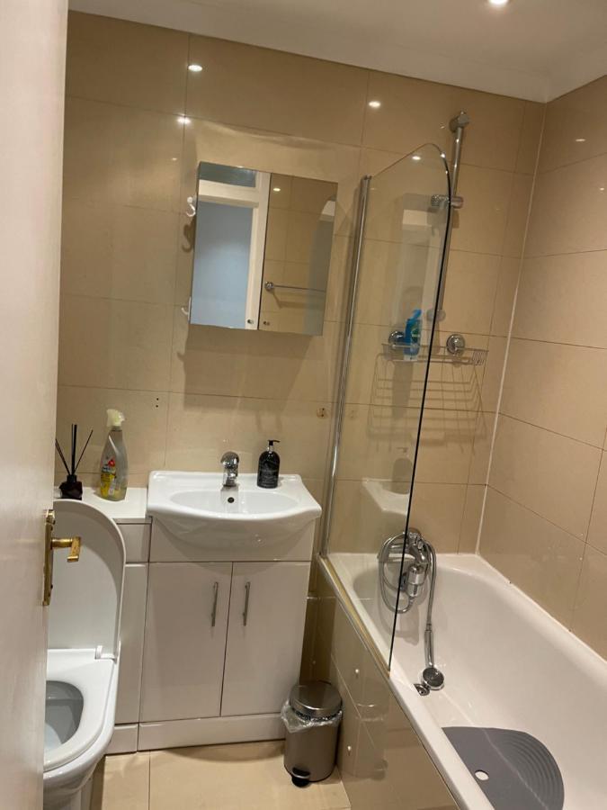 2 Bedroom Apartment Chiswick Park Tube Station London Eksteriør billede