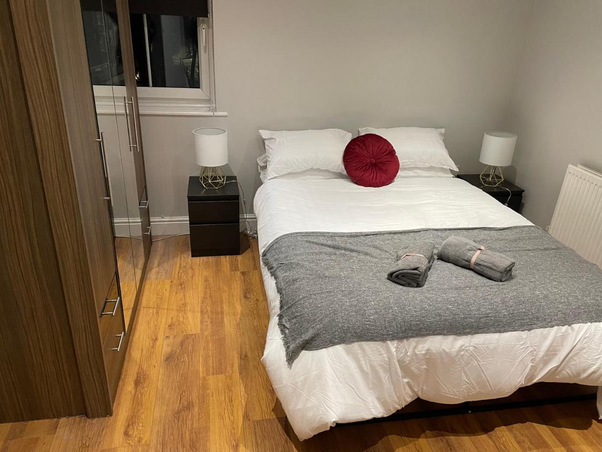 2 Bedroom Apartment Chiswick Park Tube Station London Eksteriør billede