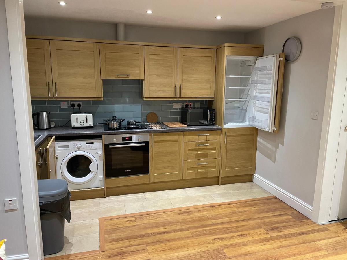 2 Bedroom Apartment Chiswick Park Tube Station London Eksteriør billede
