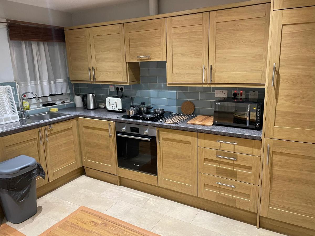 2 Bedroom Apartment Chiswick Park Tube Station London Eksteriør billede