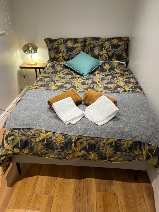 2 Bedroom Apartment Chiswick Park Tube Station London Eksteriør billede
