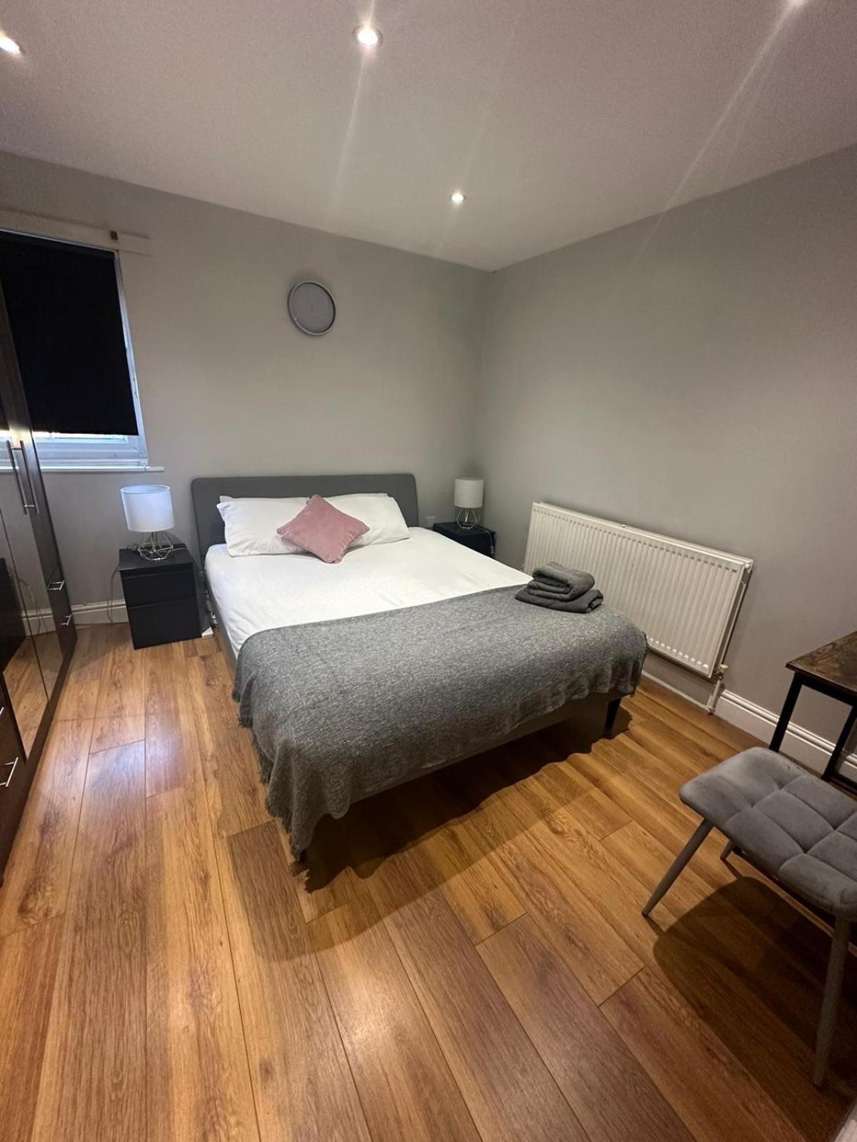 2 Bedroom Apartment Chiswick Park Tube Station London Eksteriør billede