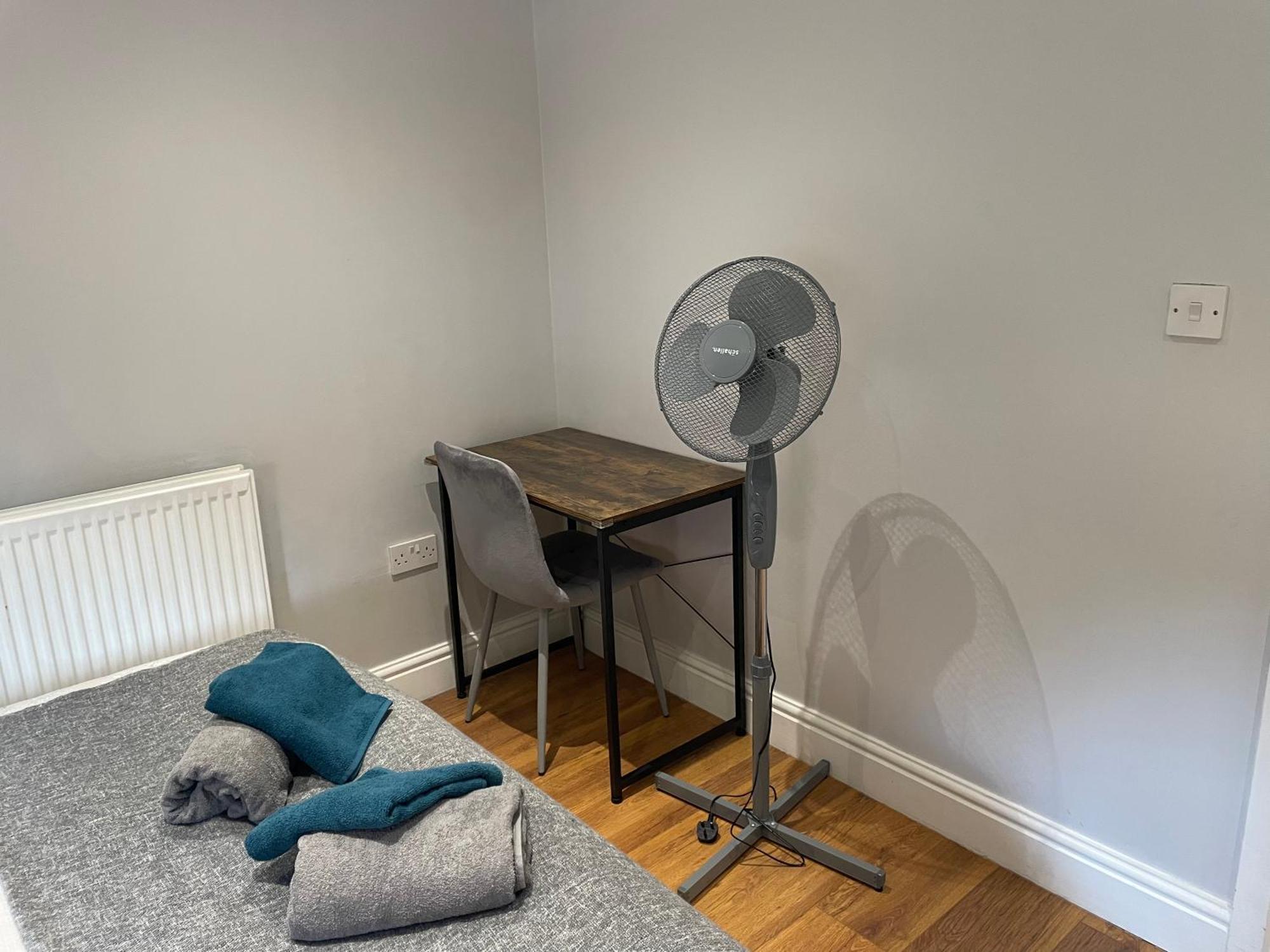 2 Bedroom Apartment Chiswick Park Tube Station London Eksteriør billede